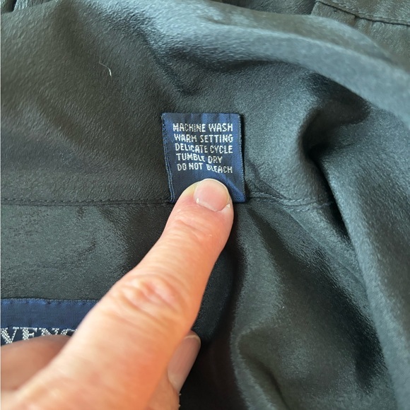 STUNNING, STYLISH & ELEGANT GIVENCHY TOP IN SUPERB CONDITION - Picture 9 of 9